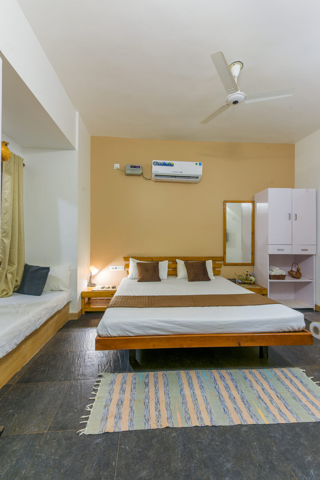 Room 4 at SuR Resort